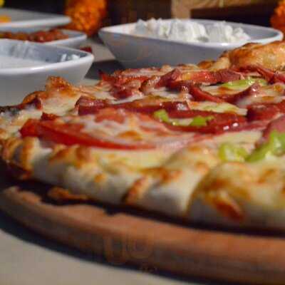 Izzy's Restaurant Cafe & Bar