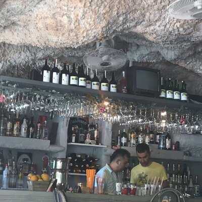 Robin Hood Cafe & Bar