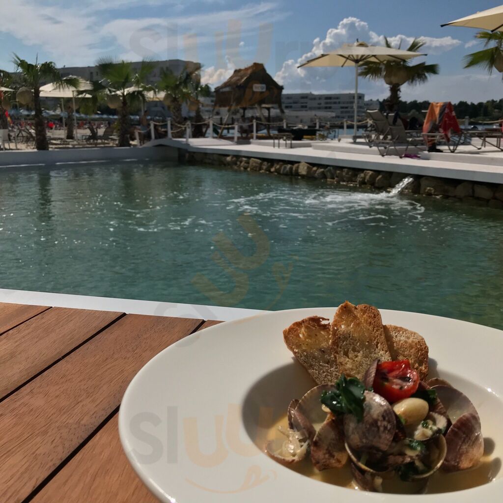 Okeanos Restaurant & Beach