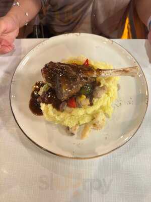 The Royal Castle Pub & Steakhouse