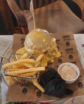 The Royal Castle Pub & Steakhouse