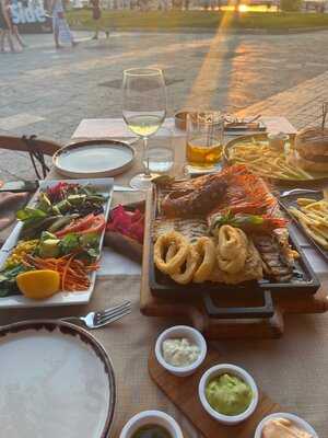 Side House Cafe & Bar