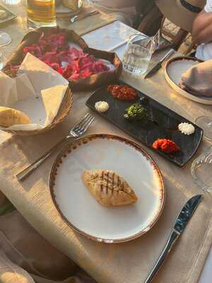 Side House Cafe & Bar