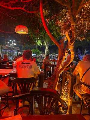 Side House Cafe & Bar