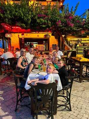 Side House Cafe & Bar