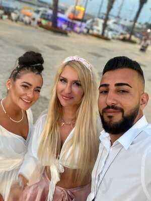 Side House Cafe & Bar