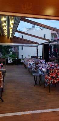 Cafe Pause Restaurant Karaoke Bar