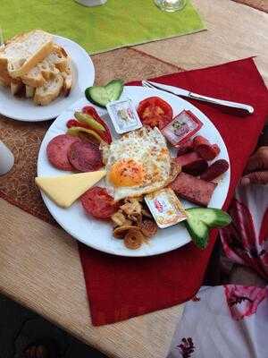 Cleo Restaurant Cafe Bar