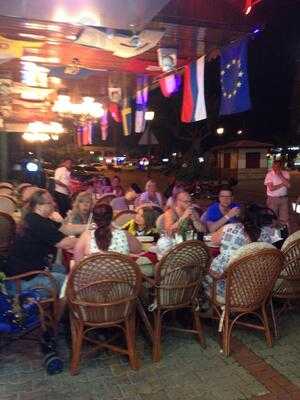 Cleo Restaurant Cafe Bar