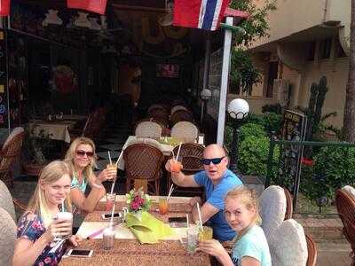 Cleo Restaurant Cafe Bar