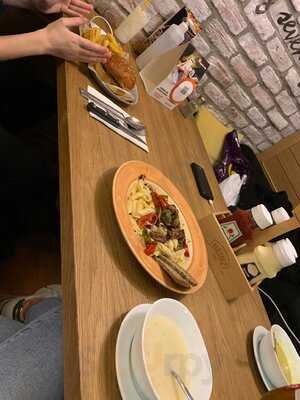 Shakespeare Coffee & Bistro 5m Migros