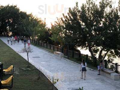 Mermaid Lounge Bar & Restaurant