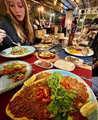 Mezza Gurme Market & Restorant