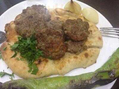 Öz Şimşek Köfte Piyaz