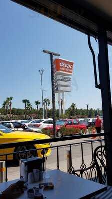 Shakespeare Coffee & Bistro