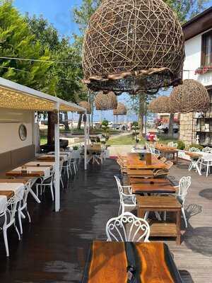 Tykhe Lounge & Restaurant