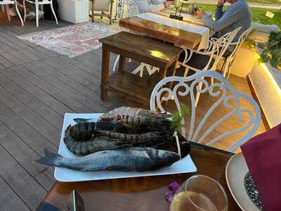 Tykhe Lounge & Restaurant