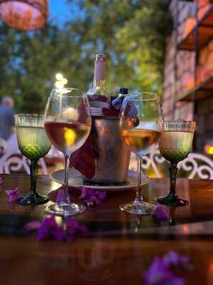 Tykhe Lounge & Restaurant