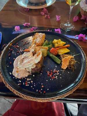 Tykhe Lounge & Restaurant