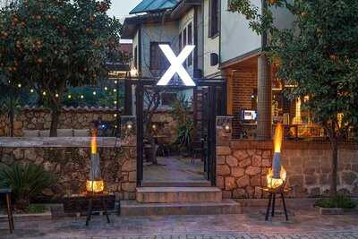 X Pub & Bistro
