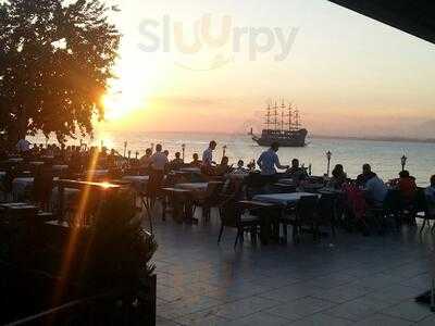 Agora Restaurant & Bar