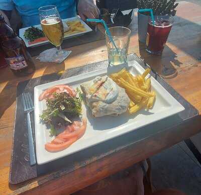 Agora Restaurant & Bar