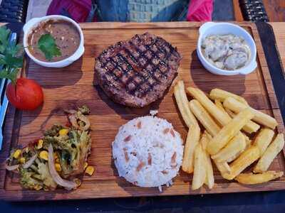 Agora Restaurant & Bar