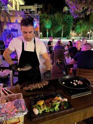 Twins Restaurant Bar