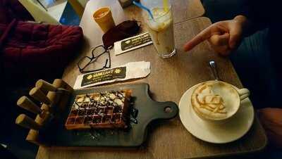 Vanillart Waffle & Coffee