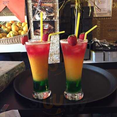 Vanillart Waffle & Coffee