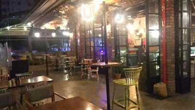 Voswos Garage Cafe Hotel