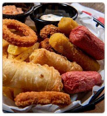 Voswos Garage Cafe Hotel