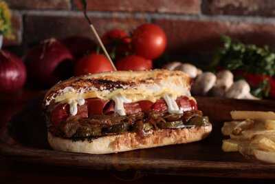 Voswos Garage Cafe Hotel