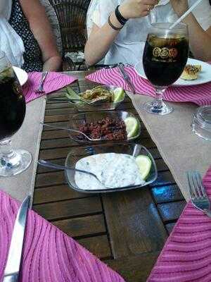 Thomas Bar & Restaurant