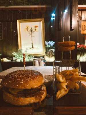 M&m Restaurant Cafe & Bar