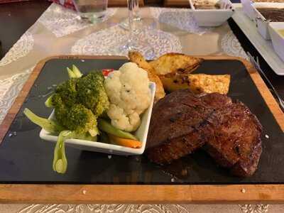 M&m Restaurant Cafe & Bar