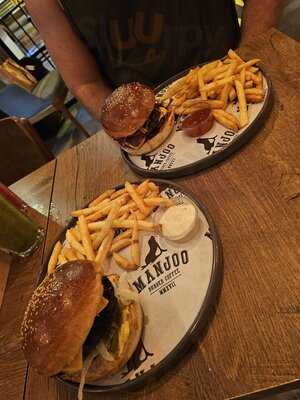 Manjoo Burger & Coffee