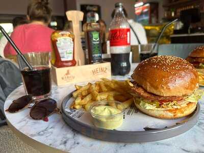 Manjoo Burger & Coffee