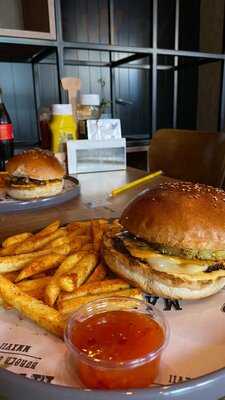 Manjoo Burger & Coffee