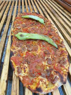 Karaçizmeli Lahmacun Ve Etli Pide
