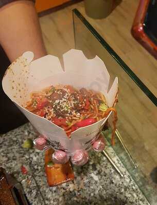 Adonis Noodle & Waffle Lara