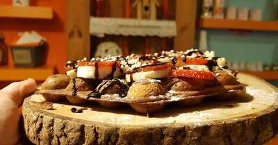 Adonis Noodle & Waffle Lara