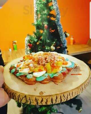 Adonis Noodle & Waffle Lara