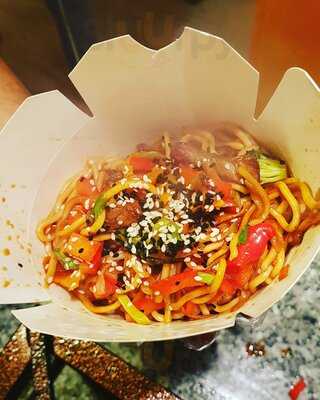 Adonis Noodle & Waffle Lara