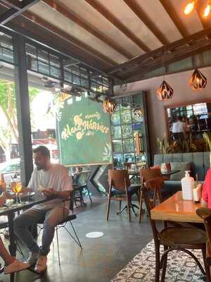 Lokal Cafe Bistro