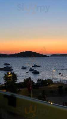 Ada Balik Cafe & Restaurant