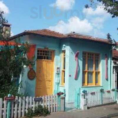 Büyükada Bistro Candy Garden