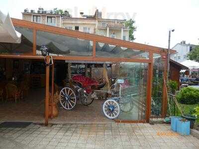 Fayton Cafe & Restaurant