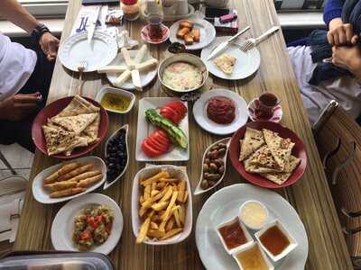 Gölyazi Gönül Sofrası