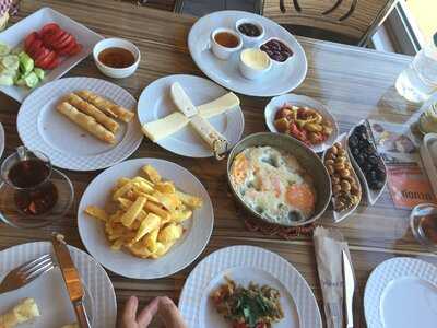 Gölyazi Gönül Sofrası